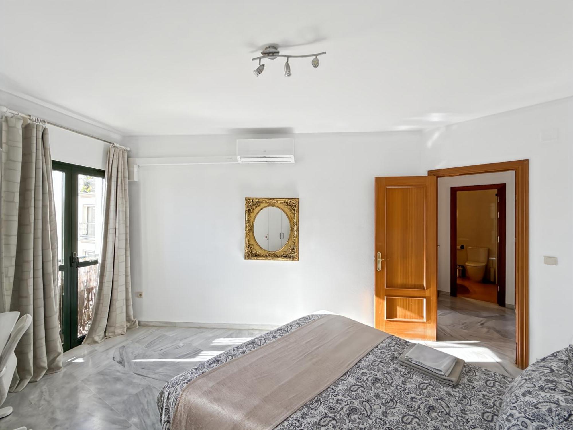 Exclusive Malaga Apartments With Cathedral Views And Auto Check-In Luaran gambar